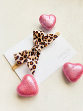 Load image into Gallery viewer, Cheetah Print Velvet Bows
