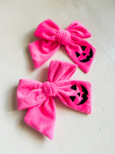 Load image into Gallery viewer, Jack O’Lantern Pink Velvet Big Bow

