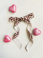 Load image into Gallery viewer, Cheetah Print Velvet Bows
