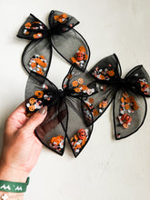 Load image into Gallery viewer, Black Shaker Bow Large
