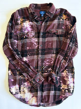 Load image into Gallery viewer, Cross Adult Small Flannel
