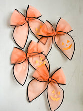 Load image into Gallery viewer, Jack O’Lantern Tulle Bow
