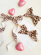 Load image into Gallery viewer, Cheetah Print Velvet Bows
