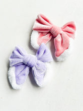Load image into Gallery viewer, Lilac Winter Bow
