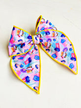 Load image into Gallery viewer, Kpop girlies Isabelle Bow
