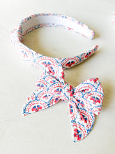 Load image into Gallery viewer, Liberty Scallops Bow
