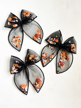 Load image into Gallery viewer, Black Shaker Bow Large
