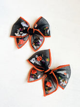 Load image into Gallery viewer, Black + Orange Shaker Bow
