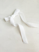 Load image into Gallery viewer, White Velvet Long Tail Bow
