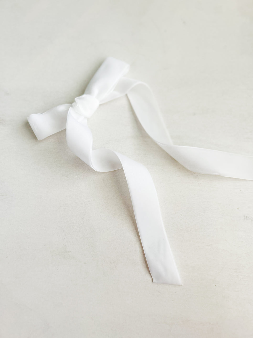 White Velvet Long Tail Bow