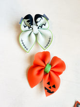 Load image into Gallery viewer, Jack O’Lantern Bubble Bow
