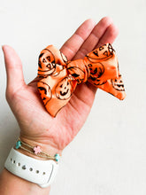 Load image into Gallery viewer, Jack O Lantern Ruth Bow

