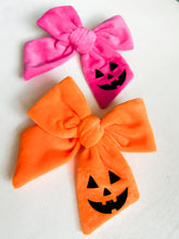 Load image into Gallery viewer, Jack O’Lantern Pink Velvet Big Bow
