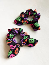 Load image into Gallery viewer, LIGHT UP ✨ Pumpkin Scrunchie
