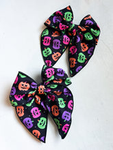 Load image into Gallery viewer, LIGHT UP ✨ Pumpkin Bow
